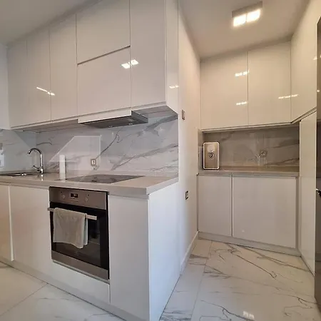 Nikola Sweet House